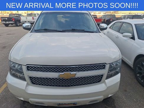 Used 2013 Chevrolet Suburban LTZ image 3