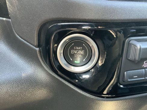 Used 2023 Chevrolet Silverado 1500 ZR2 w/ Technology Package image 37