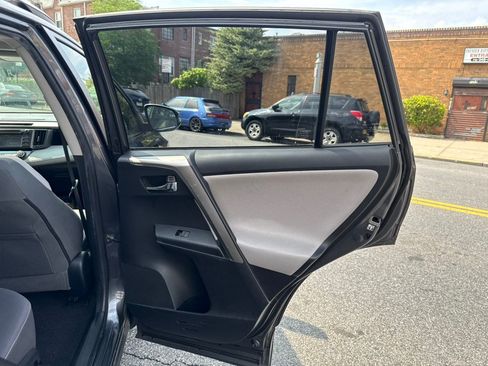 Used 2015 Toyota RAV4 XLE AWD/4WD image 21