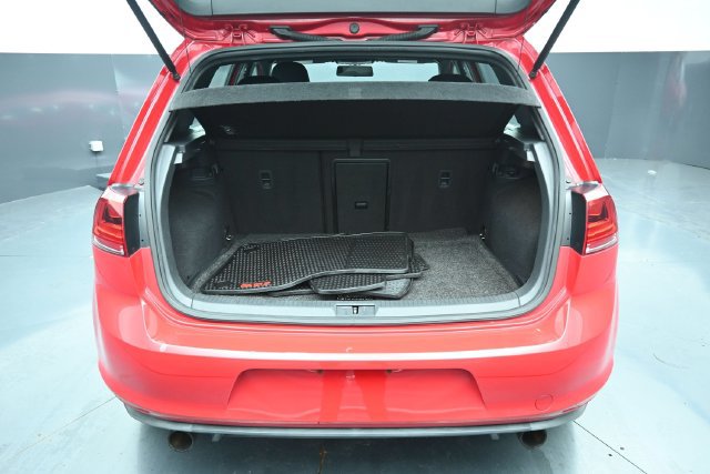 Used 2016 Volkswagen Golf 4-Door FWD image 9
