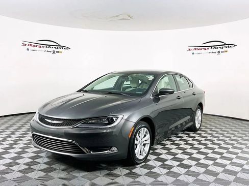 Used 2015 Chrysler 200 Limited w/ Convenience Group image 4
