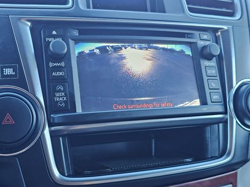 Used 2013 Toyota Highlander Limited AWD/4WD image 26