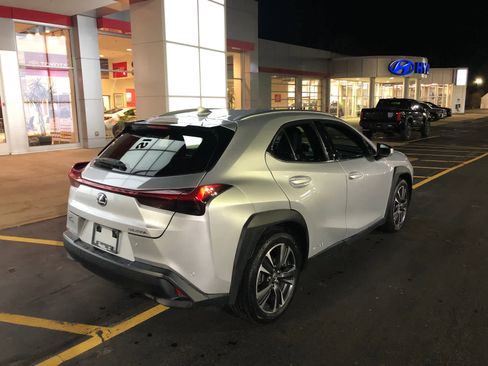 Used 2020 Lexus UX 250h w/ Premium Package image 4
