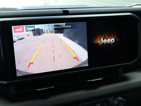 Used 2025 Jeep Wrangler Unlimited Sahara AWD/4WD image 17