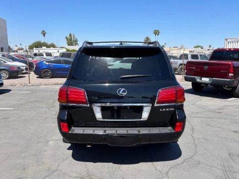 Used 2011 Lexus LX 570 4WD w/ Luxury Pkg image 4