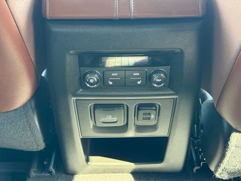 Used 2018 Chevrolet Traverse High Country w/ LPO, Cargo Package AWD/4WD image 22