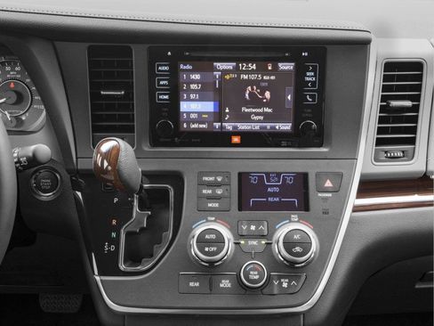 Used 2017 Toyota Sienna XLE w/ XLE Navigation Package FWD image 5