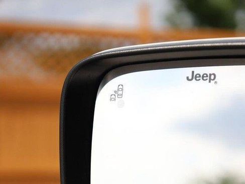 Used 2021 Jeep Renegade Latitude AWD/4WD image 19