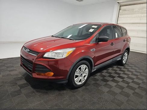 Used 2015 Ford Escape S FWD image 1