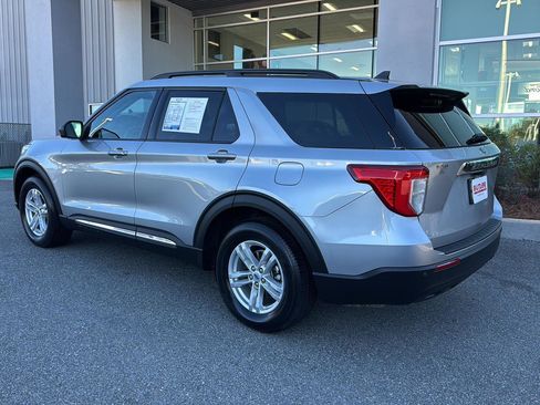 Certified 2023 Ford Explorer XLT image 3