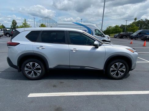 Used 2022 Nissan Rogue SV FWD image 8