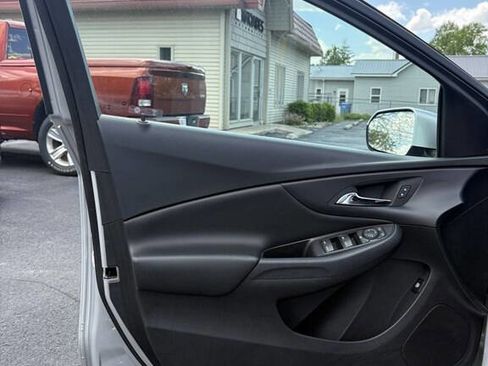 Used 2019 Chevrolet Volt LT w/ Comfort Package FWD image 12