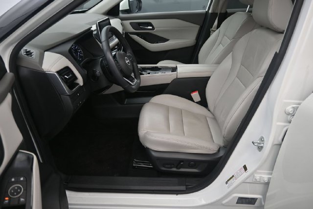 Used 2023 Nissan Rogue SL FWD image 14