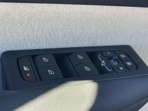 Certified 2023 Volvo XC40 B5 Plus w/ Driver Assist Package image 16