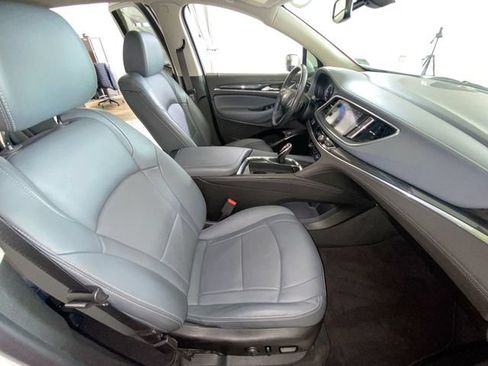 Used 2020 Buick Enclave Essence FWD image 38