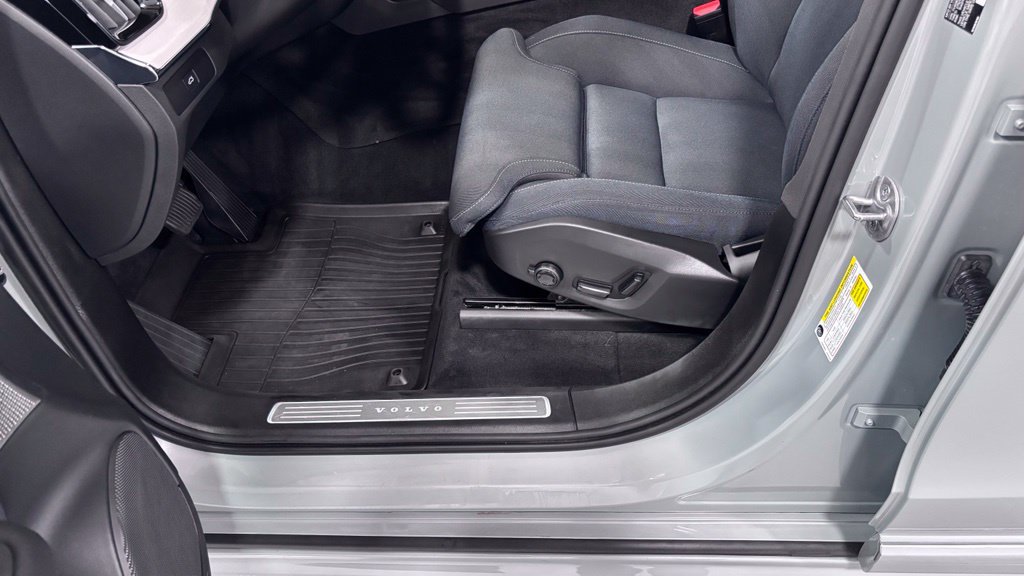 Certified 2025 Volvo XC90 B6 Ultra AWD/4WD image 11