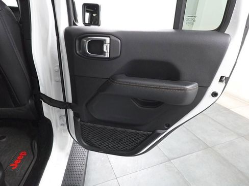 Used 2023 Jeep Wrangler Unlimited Sahara AWD/4WD image 31