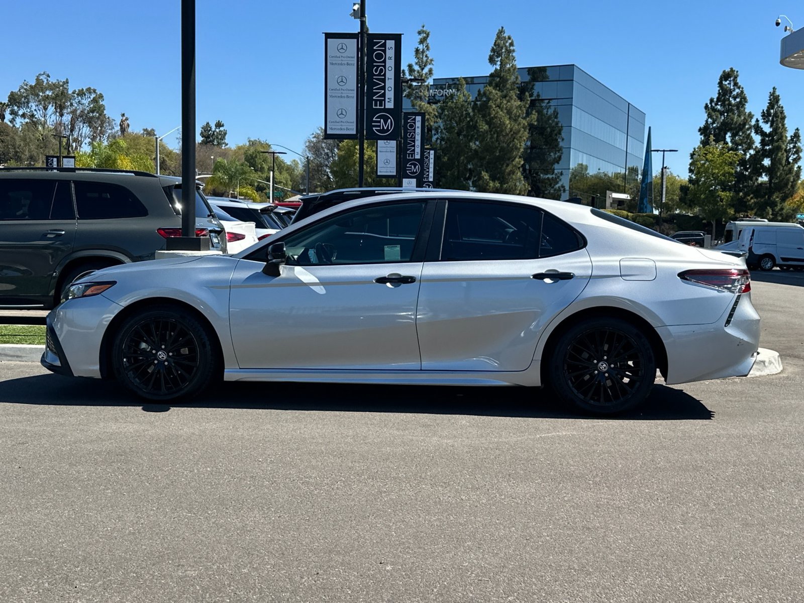 Used 2022 Toyota Camry SE w/ Convenience Package FWD image 6