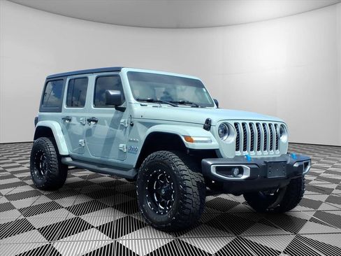 Used 2023 Jeep Wrangler Unlimited Sahara w/ Cold Weather Group AWD/4WD image 1