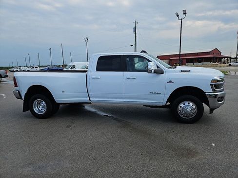 Used 2025 RAM 3500 Laramie AWD/4WD image 9