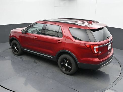Used 2016 Ford Explorer XLT w/ Equipment Group 202A AWD/4WD image 18