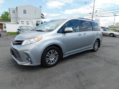 Used 2018 Toyota Sienna XLE