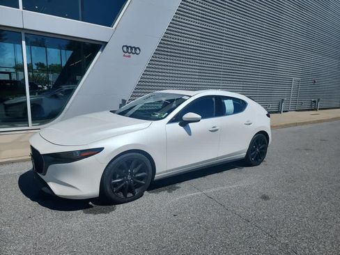 Used 2019 MAZDA MAZDA3 Hatchback w/ Premium Package FWD image 1