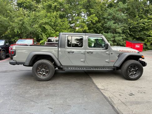 Used 2023 Jeep Gladiator Mojave AWD/4WD image 6