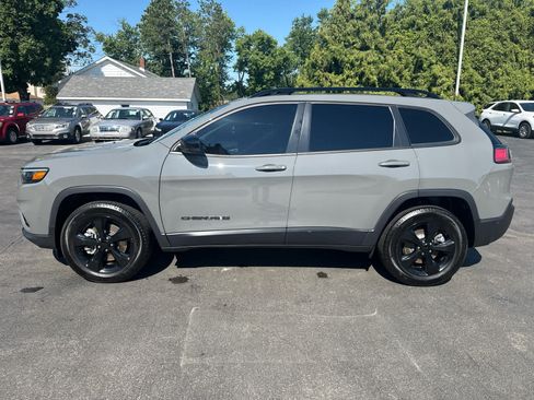 Used 2023 Jeep Cherokee Altitude Lux AWD/4WD image 6