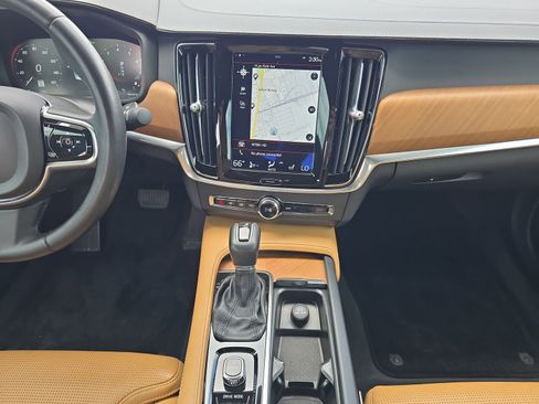 Used 2017 Volvo S90 T6 Inscription w/ Vision Package image 11