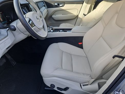 Used 2023 Volvo XC60 B5 Plus w/ Climate Package image 33