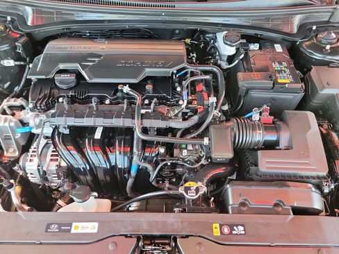 Certified 2025 Hyundai Elantra Sport FWD image 30