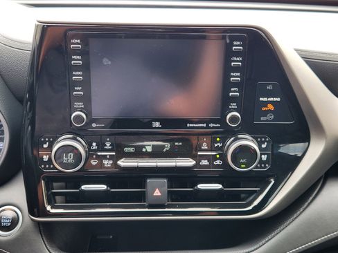 Used 2020 Toyota Highlander Limited image 24