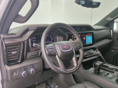 Used 2025 GMC Sierra 1500 AT4 w/ AT4 Premium Package AWD/4WD image 4