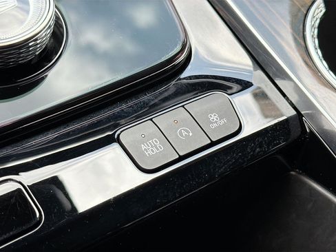 Certified 2026 Cadillac Escalade ESV Luxury AWD/4WD image 17