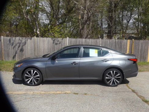 Used 2022 Nissan Altima 2.5 SR AWD/4WD image 2
