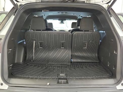 Used 2022 Chevrolet Traverse LT FWD image 40