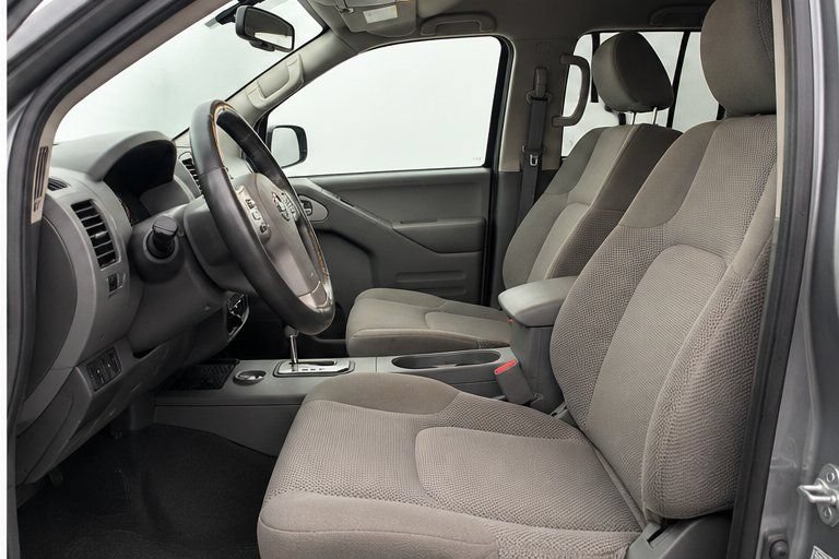 Used 2020 Nissan Frontier SV w/ Midnight Edition Floor Mats AWD/4WD image 4