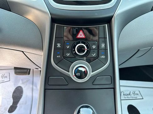 Used 2016 Hyundai Elantra SE w/ Option Group 02 FWD image 15