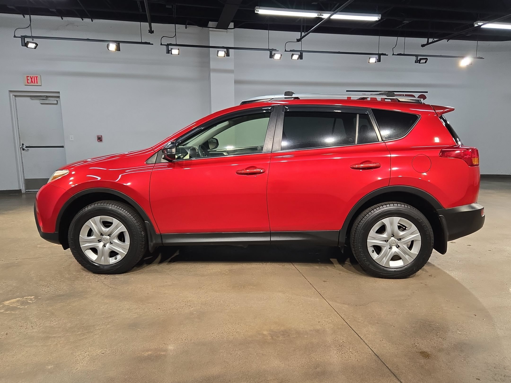 Used 2015 Toyota RAV4 LE FWD image 4