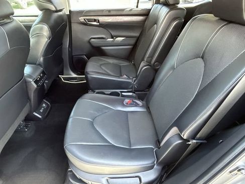 Used 2023 Toyota Highlander Limited AWD/4WD image 17