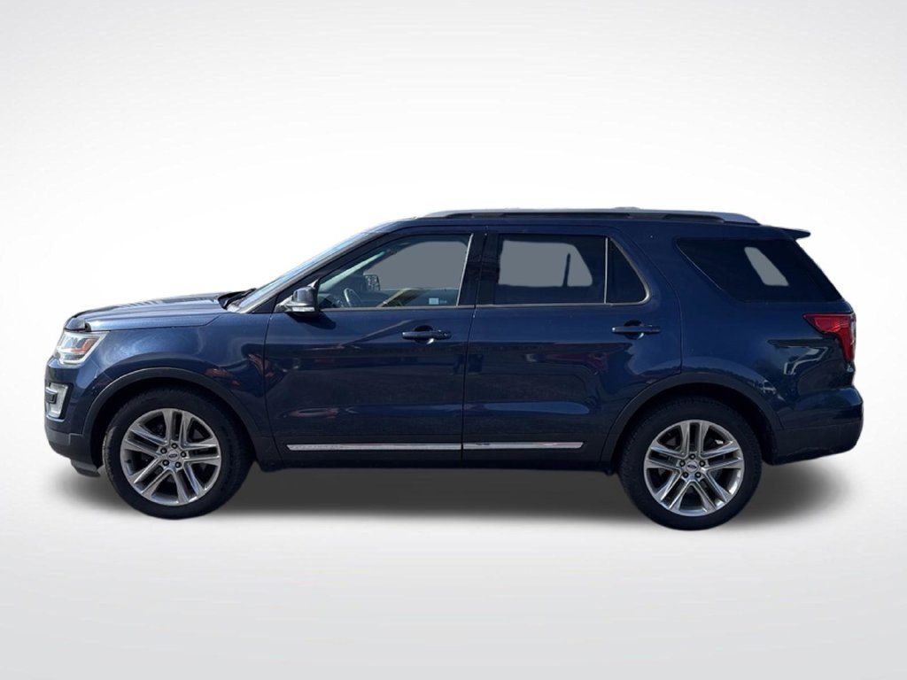 Used 2016 Ford Explorer XLT w/ Equipment Group 202A AWD/4WD image 3