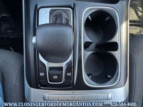 Used 2023 Kia Carnival LX FWD image 31