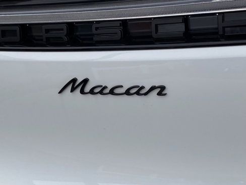 Certified 2024 Porsche Macan image 27