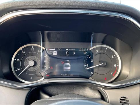 Used 2022 Jaguar XF SE image 22