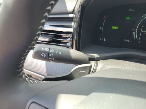 Used 2025 Toyota Camry SE w/ Convenience Package FWD image 23