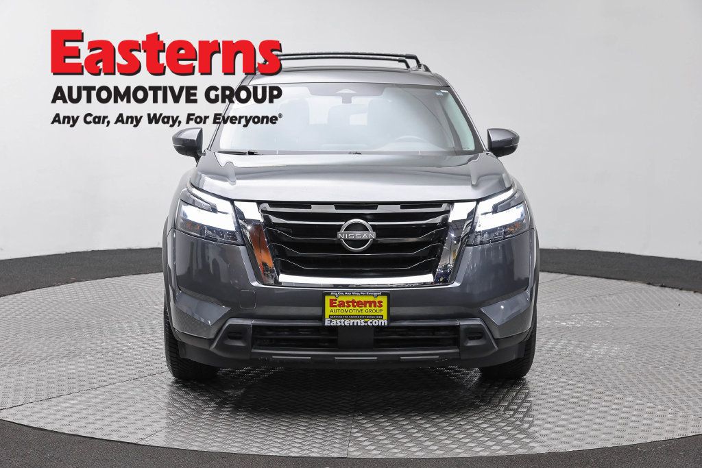 Used 2023 Nissan Pathfinder SV w/ SV Premium Package AWD/4WD image 4