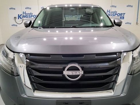 Used 2024 Nissan Pathfinder SV image 9