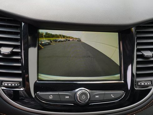 Used 2019 Chevrolet Trax LT w/ LT Convenience Package FWD image 34