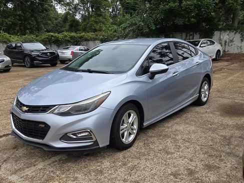 Used 2017 Chevrolet Cruze LT w/ RS Package FWD image 3